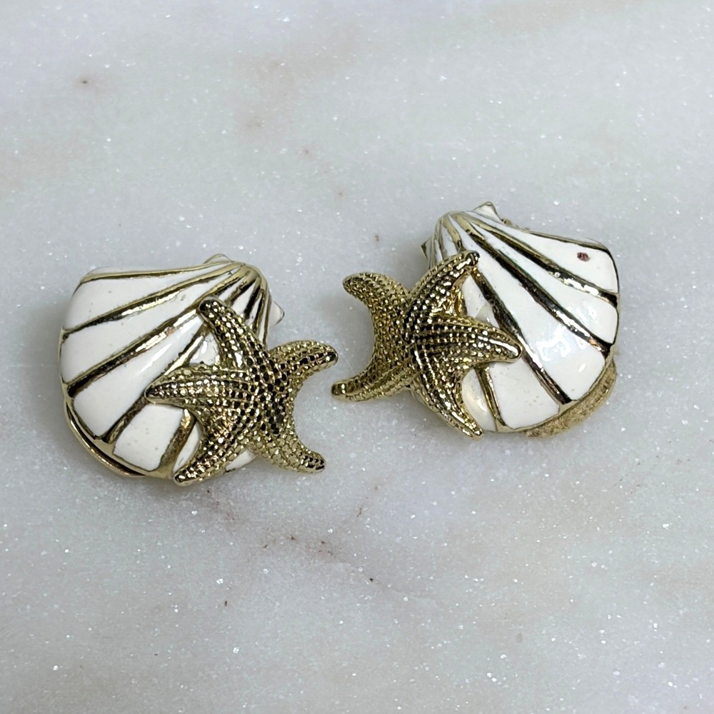 Vintage Coastal White Enamel Gold Tone Starfish Seashell Clip On Earrings
